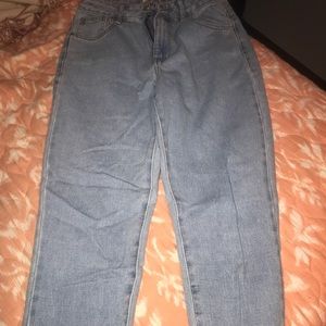Light wash mom jeans